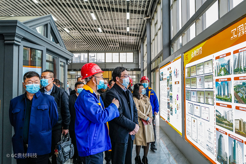 施波：貴州省工商聯副主席   徐紅：貴陽市委常委、市委統戰部部長